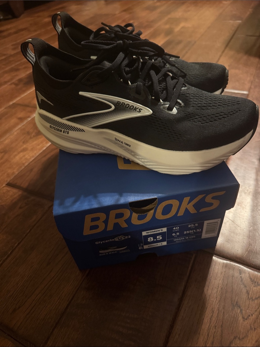 Brooks Glycerin 22 GTS - Women’s 8.5 - Black and White Running Shoes